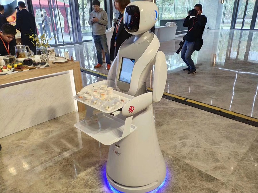 发力家电连锁行业，智能机器人担任首席服务员