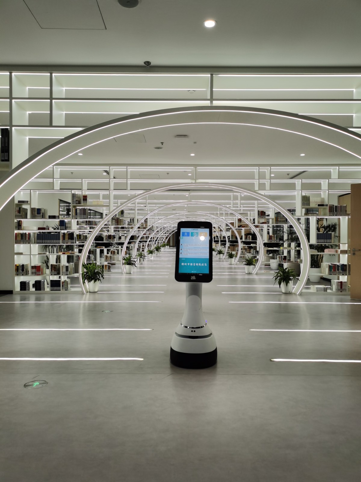 穿山甲精灵AI服务机器人，您的智能导游和...