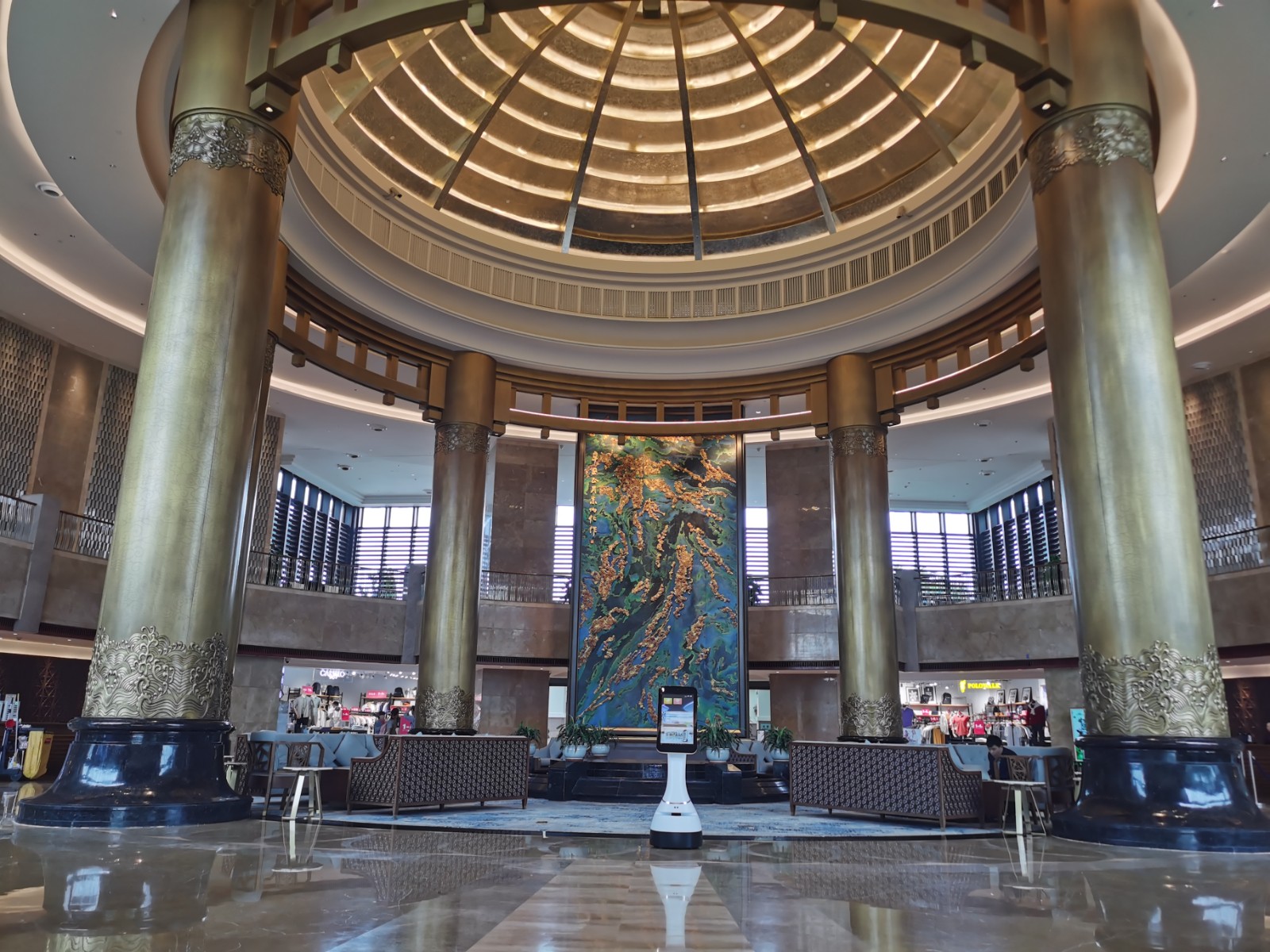 穿山甲精灵机器人闪耀博鳌亚洲论坛：智慧服...