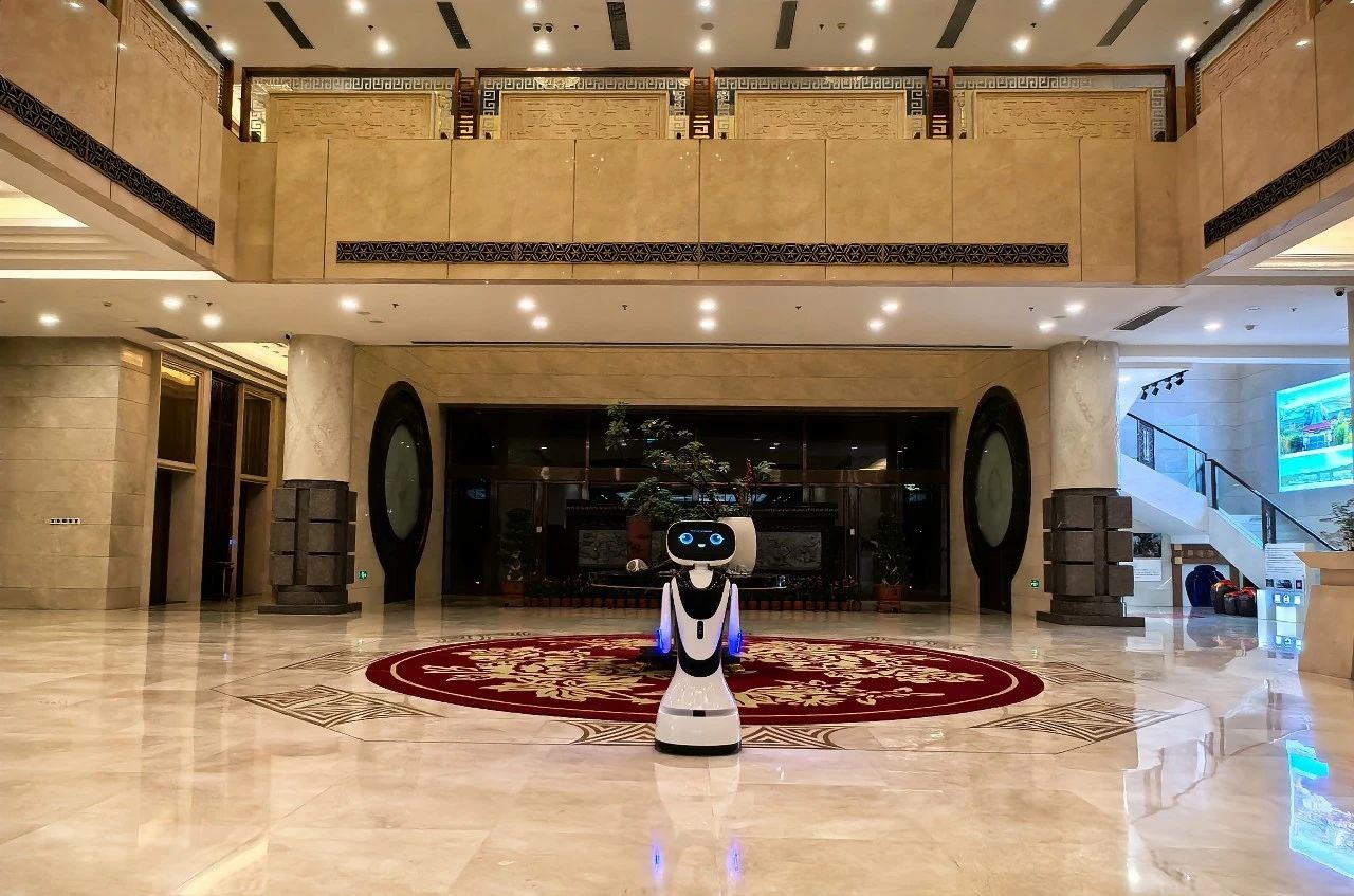 邯郸丛台迎宾馆：智能新风尚，小鱼AI机器...