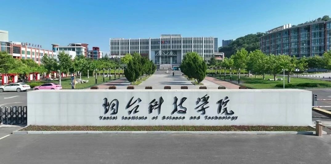 智慧教育新篇章，Amy送餐迎宾机器人协助...