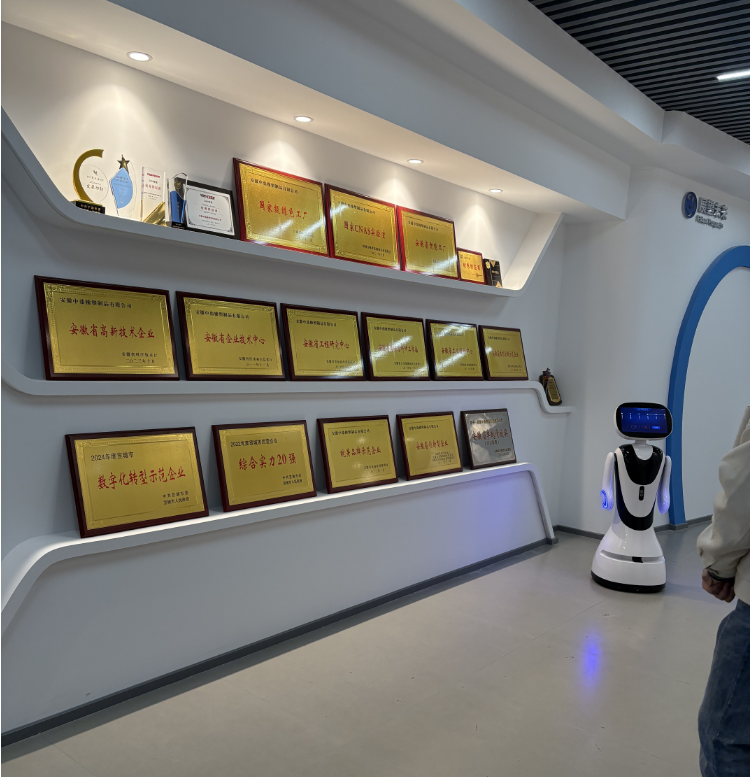 小鱼AI服务机器人“入职”温州好牙医口腔...