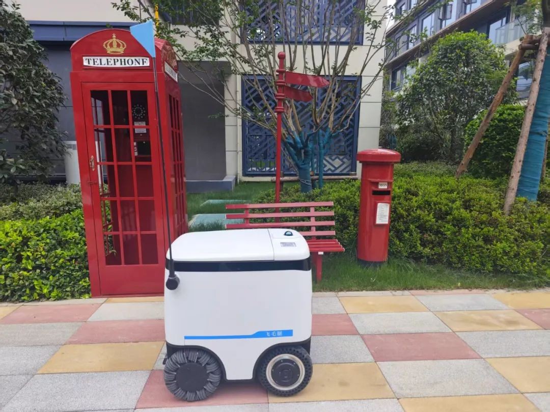 “飞毛腿外卖机器人”入驻上海中铁尚都社区...