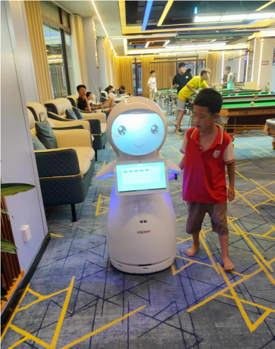 广西名仕台球俱乐部，使用“小雪迎宾机器人”来引流~