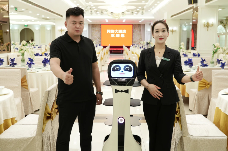 苏州同济大酒店携手餐宝送餐机器人，开启智慧服务新篇...