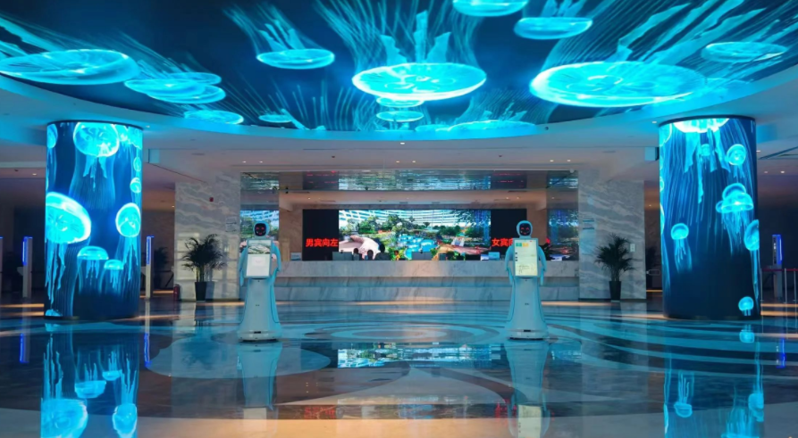 鲲乐园新宠：穿山甲艾米AI机器人引领智慧旅游新风潮